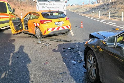 Vollsperrung Nach Unfall Auf Autobahnzubringer Protestierende Bauern