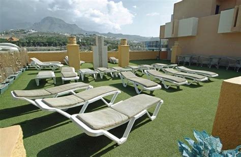 Tenerife Self-catering Accommodation, Apartamentos Caribe - StagWeb