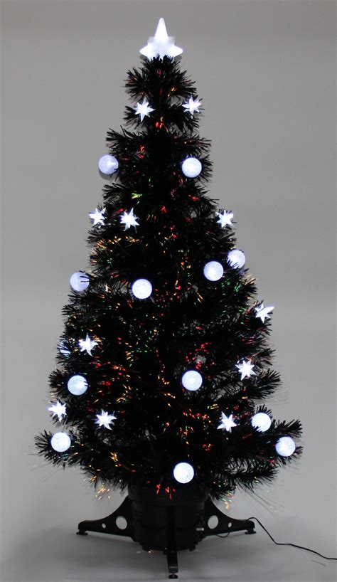 38 Black Christmas Tree Decorations Ideas - Decoration Love