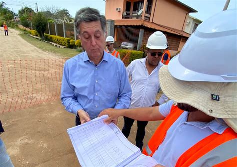 Topázio vistoria obras de drenagem em ruas do Rio Vermelho no Norte da