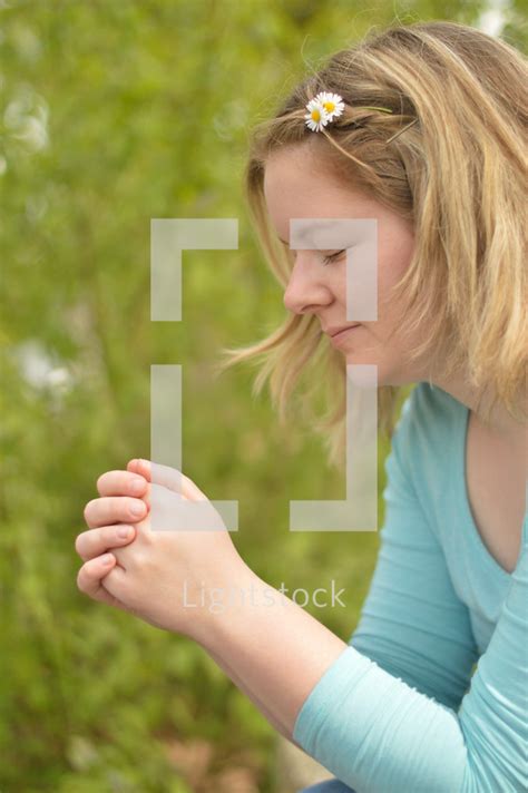 Young Blond Woman Praying Outdoors — Photo — Lightstock