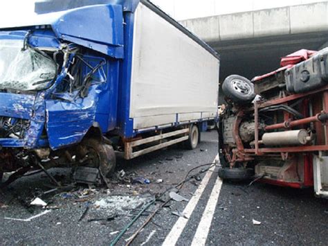 Gravissimo Incidente Stradale Sull A Scontro Tra Due Tir E Una Moto