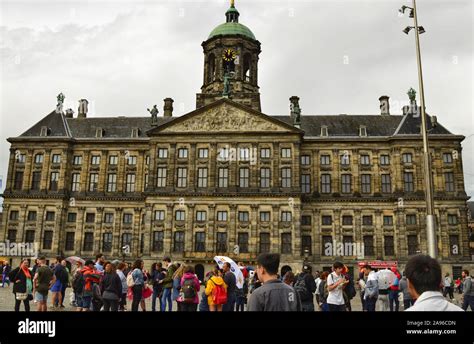 Amsterdam Holanda De agosto de 2019 La Plaza Dam en el corazón