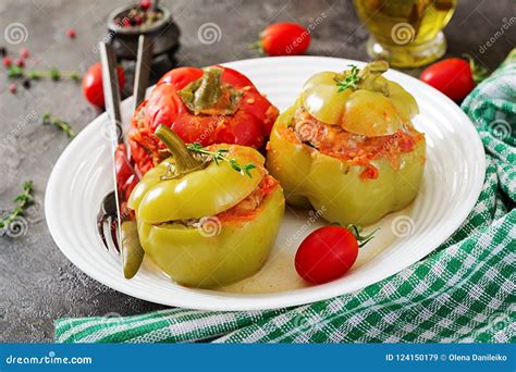 Pimenta Enchida Papa De Aveia Triturado Da Carne E Do Trigo