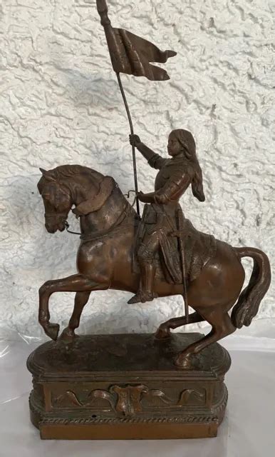 STATUE DE JEANNE d Arc ancienne en régule sur son cheval hauteur 42 cm