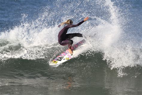 Body Glove News-Stories-Updates: Holly Beck Surfing El Porto