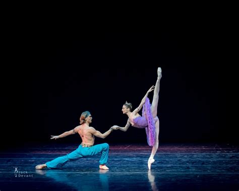 Svetlana Zakharova and Mikhail Lobukhin in Le Corsaire pas de deux