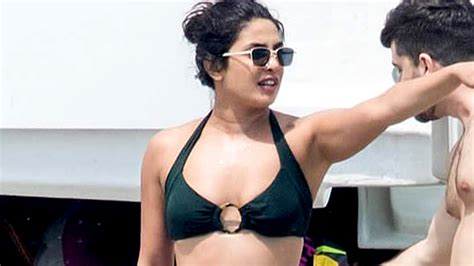 Priyanka Chopra Looking So Hot In Bikini With Nick Jonas At Miami Beach