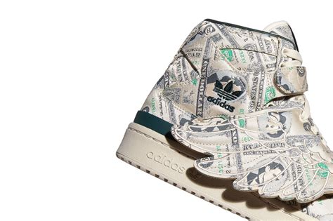 Джереми Скотт и adidas выпустили новые кроссовки с крылышками | BURO.