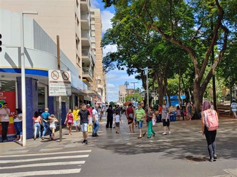 Compras de Natal Veja os horários do comércio e shoppings de Ribeirão