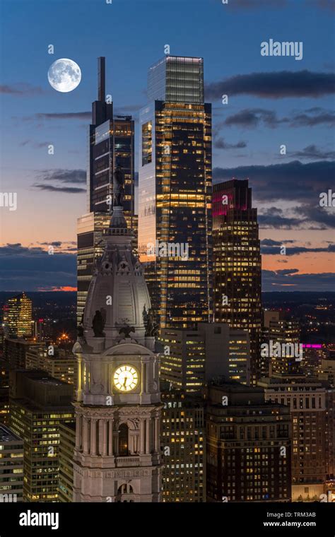 CITY HALL (©JOHN MCARTHUR JR 1901) COMCAST CENTER (©ROBERT A M STERN 2008) COMCAST TECH CENTER ...