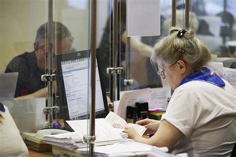 novyi grafik vyplaty pensii  oktiabre  goda cerez sberbank na dom