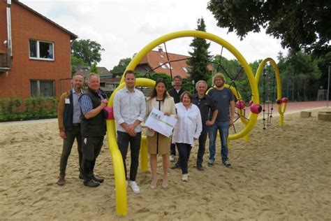 Einweihung Des Ersten Bauabschnitts Schulhof Der Grundschule