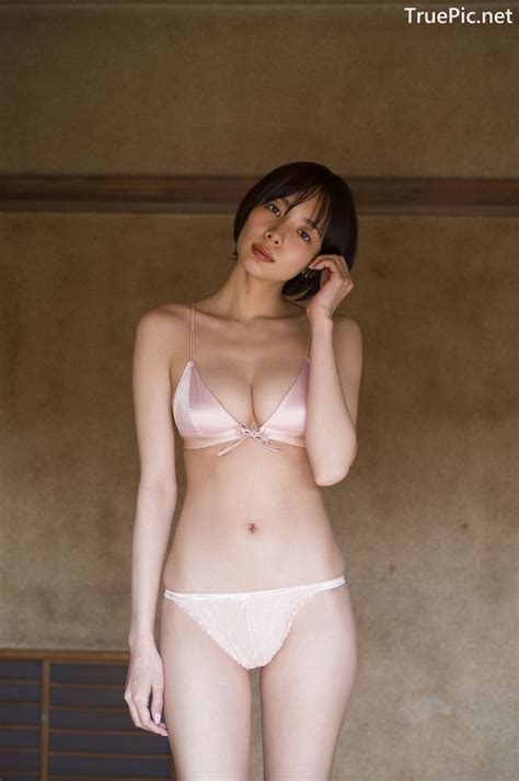 Japanese Model Sayaka Okada What To Do When It S Too Hot