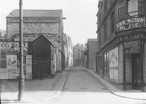 60 Incredible Vintage Photographs That Capture Everyday Life In Plymouth From The Early 20th