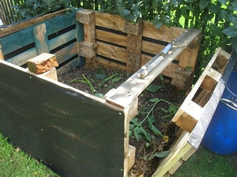 Un composteur en palettes recyclées
