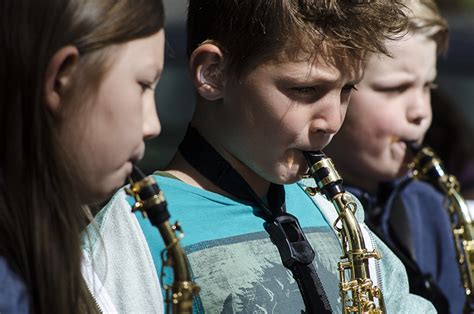 Jekits Tag Kinder Musizieren Auf Dem Innenhof Des