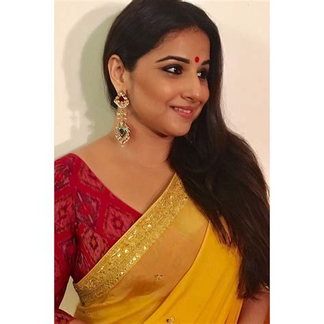 Actress Vidya Balan Beautiful Stills In Yellow Saree