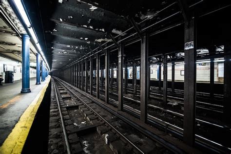 Premium Photo Underground Empty Subway Station Dock In New York City