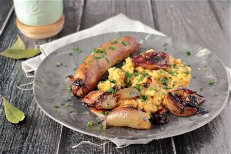 Saucisses De Toulouse Aux Lentilles Corail Et Oignons Et Chalotes