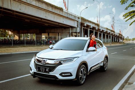 Lagi Cari Mobil Baru Ini Alasan Kenapa Honda Hr V Cocok Untuk Anda