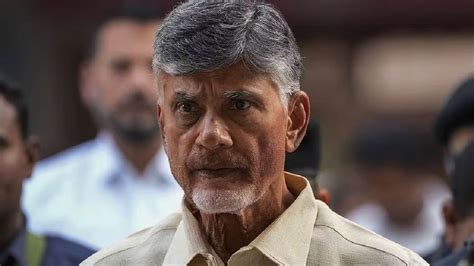 घर क बन खन दवए और एक वशष कमर Chandrababu Naidu क जल म