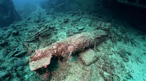 アメリカ軍の沈没船 Uss Emmons でダイビング・沖縄県 古宇利島沖 エモンズ 部長の水中写真と秘密のダイビングログ