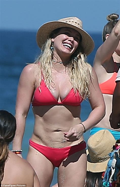 Hilary Duff Shows Off Toned Physique In Teeny Pink Bikini Daily Mail