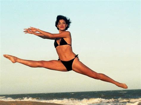 9 Hot Sexy Eunice Castro Bikini Pics