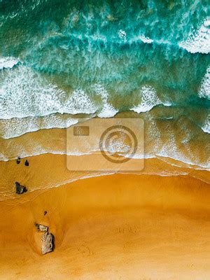 Vista panorâmica zangão aérea de ondas do oceano azul e bela pinturas