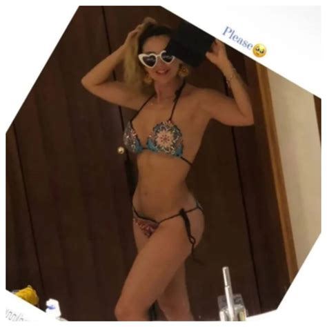 Aracely Arámbula posa en bikini y presume su belleza a los tiene la misma figura que a los