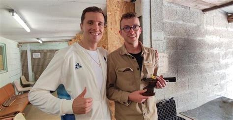 Le Champion Olympique De Tir Jean Quiquampoix Au Stand De Tir De La