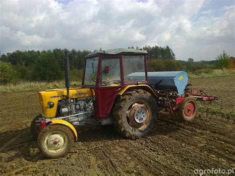 Zdjęcie traktor Ursus C 330 siewnik Isaria 6050 id 456492 Galeria