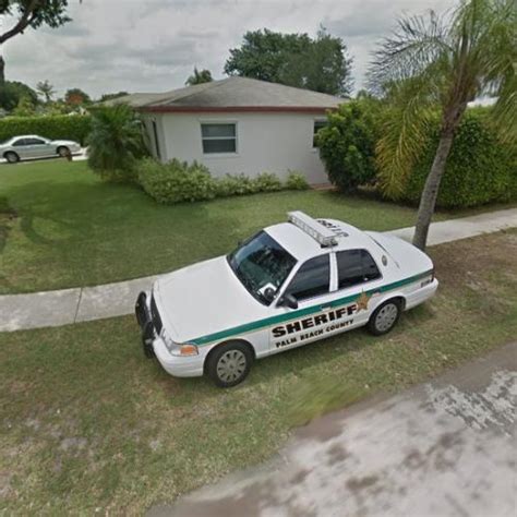 Palm Beach County Sheriff car in Boca Raton, FL (Google Maps)