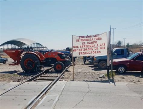 Liberan vías del ferrocarril y oficinas de la CFE productores agrícolas