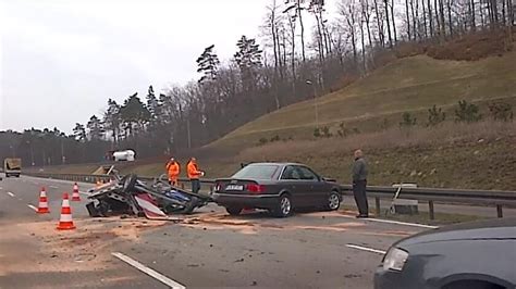 Wypadek na obwodnicy Samochód wjechał w ekipę remontową TVN24