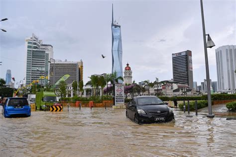 Banjir Kilat Di Beberapa Kawasan Laluan Di Kuala Lumpur Selangorkini