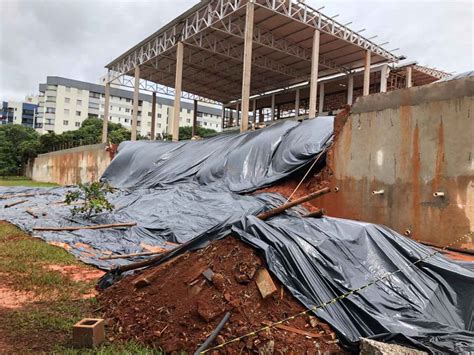 Muro de escola em construção desaba e assusta moradores no Sudoeste