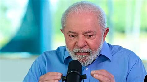 Gafe de Lula ao reclamar de comida de palácio repercute na imprensa