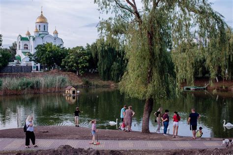 Moldovans Narrowly Vote To Secure Countrys Path Toward Eu Membership