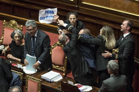 Ius Soli In Senato La Lega Nord Protesta In Aula