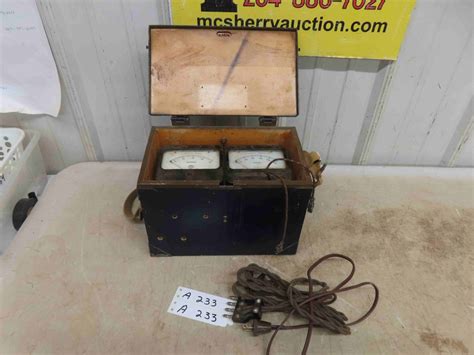 Vintage Ampvoltage Meter
