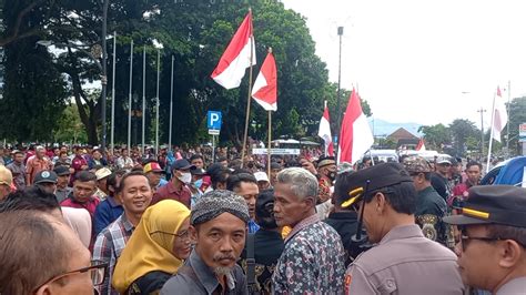 Warga Dan Perangkat Desa Di Purworejo Kembali Unjuk Rasa Bupati