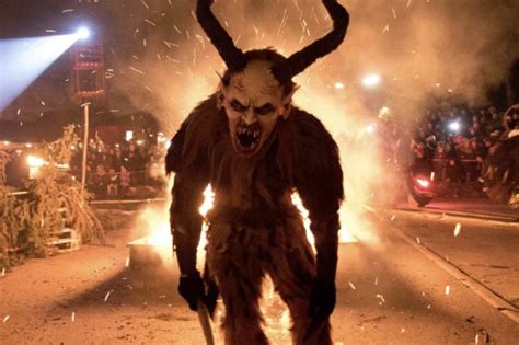 I Krampus hanno invaso TikTok perché i mostri dell inverno sono