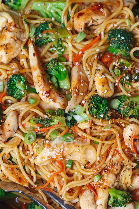 15 Minute Chicken Pasta And Broccoli Skillet — Eatwell101