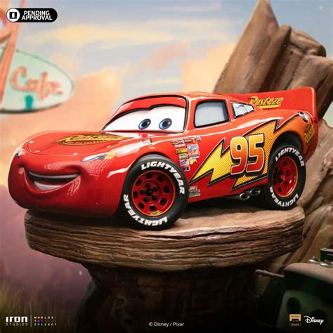 Cars Lightning Mcqueen Tow Mater Deluxe Art Scale Limited