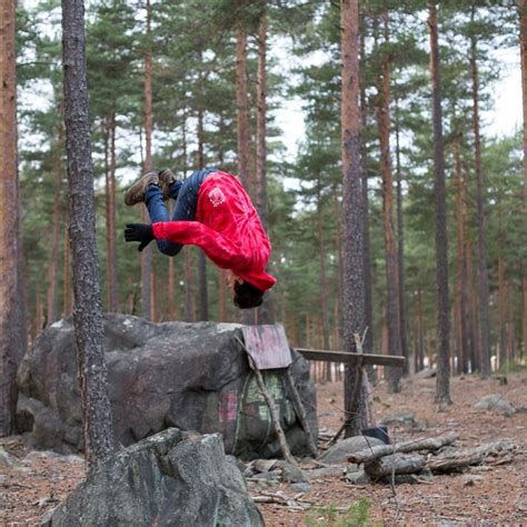 Parkour in the forest - Electric Blue Food