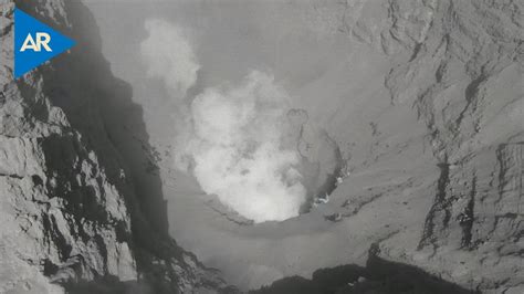 Volcán Ubinas de Perú aumenta su actividad con explosiones y emisión de