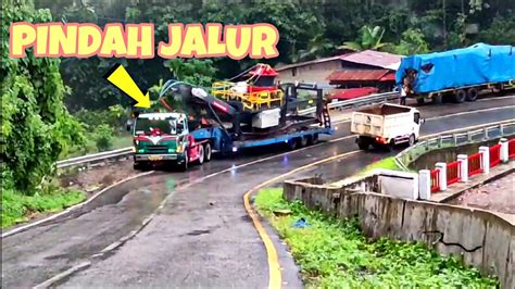 Supir Tidak Berani Ahirnya Truck Trailer Pindah Jalur YouTube