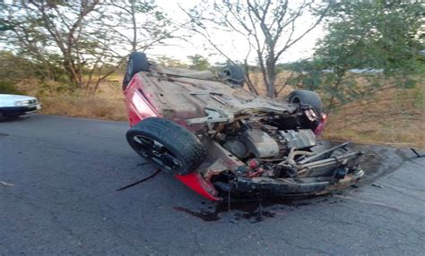 Fallece mujer en volcadura de vehículo en Oaxaca